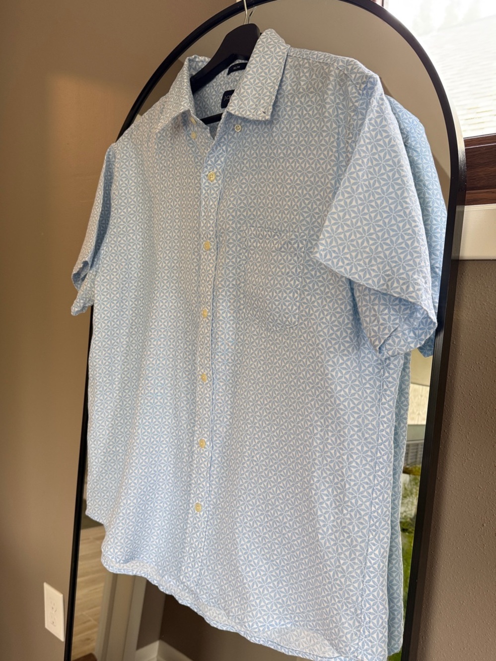 J. Crew Men’s Linen Short-Sleeve Button-Down Shirt